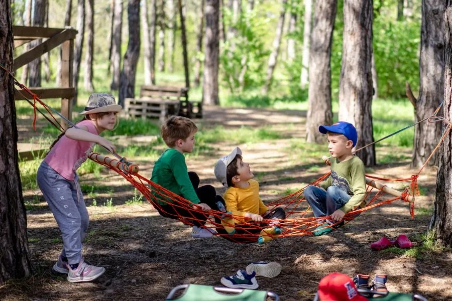 Színes gyerekruhák a Dressy Kidz-ben
