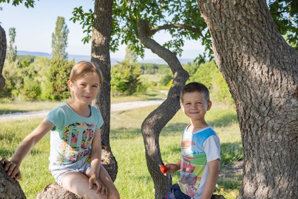 Színes gyerekruhák a Dressy Kidz-ben