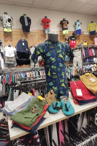 Színes gyerekruhák a Dressy Kidzben